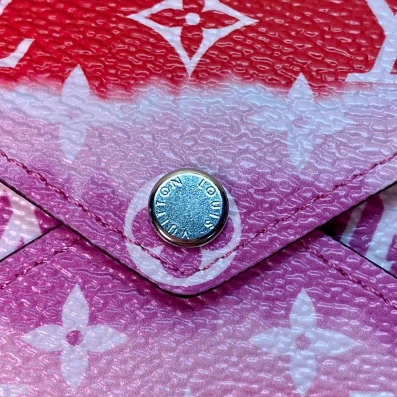 ❌SOLD❌Louis Vuitton Escale Small Kirigami Pochette - Picture 6 of 9